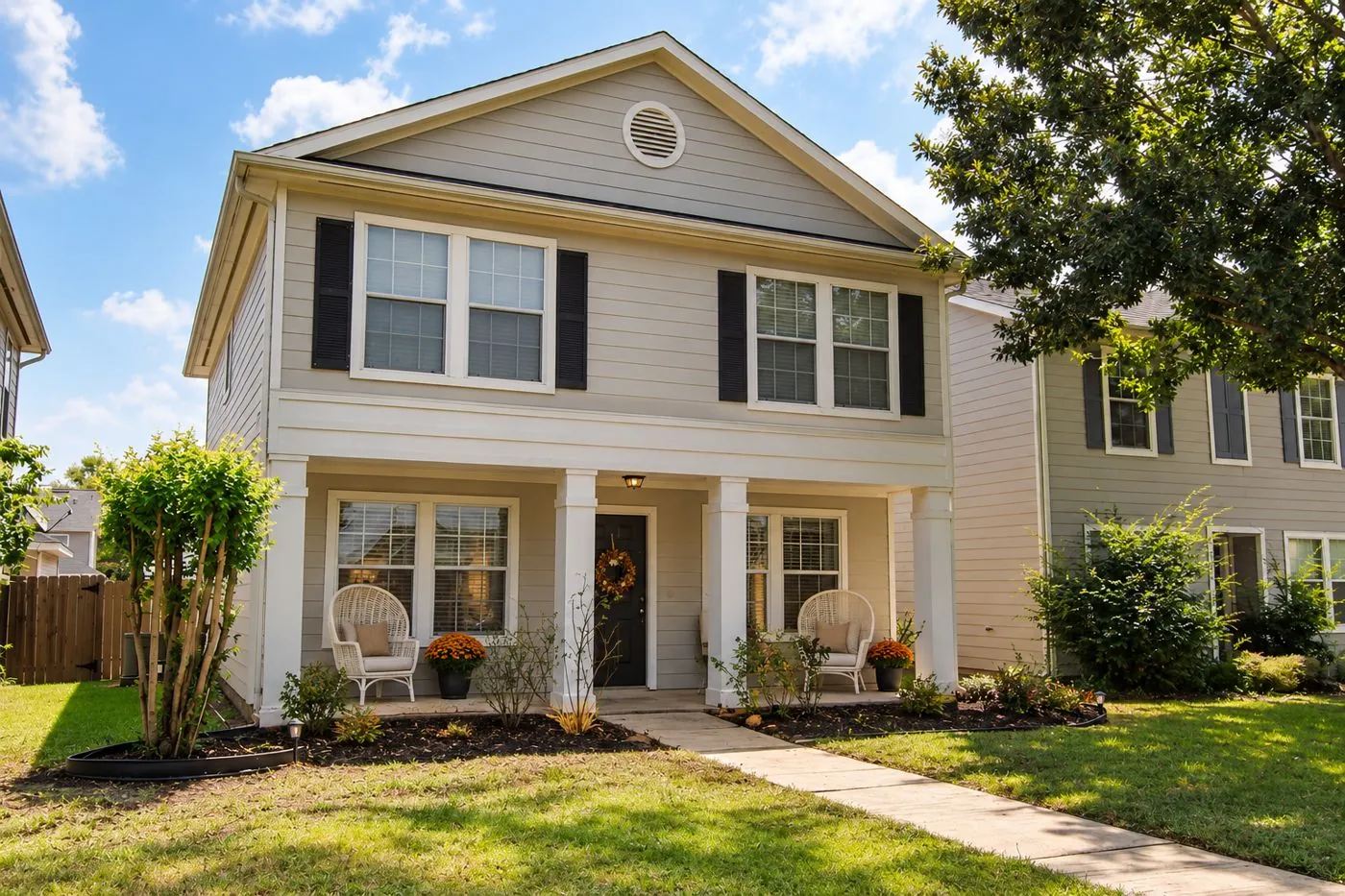 Front of the Lakeville House